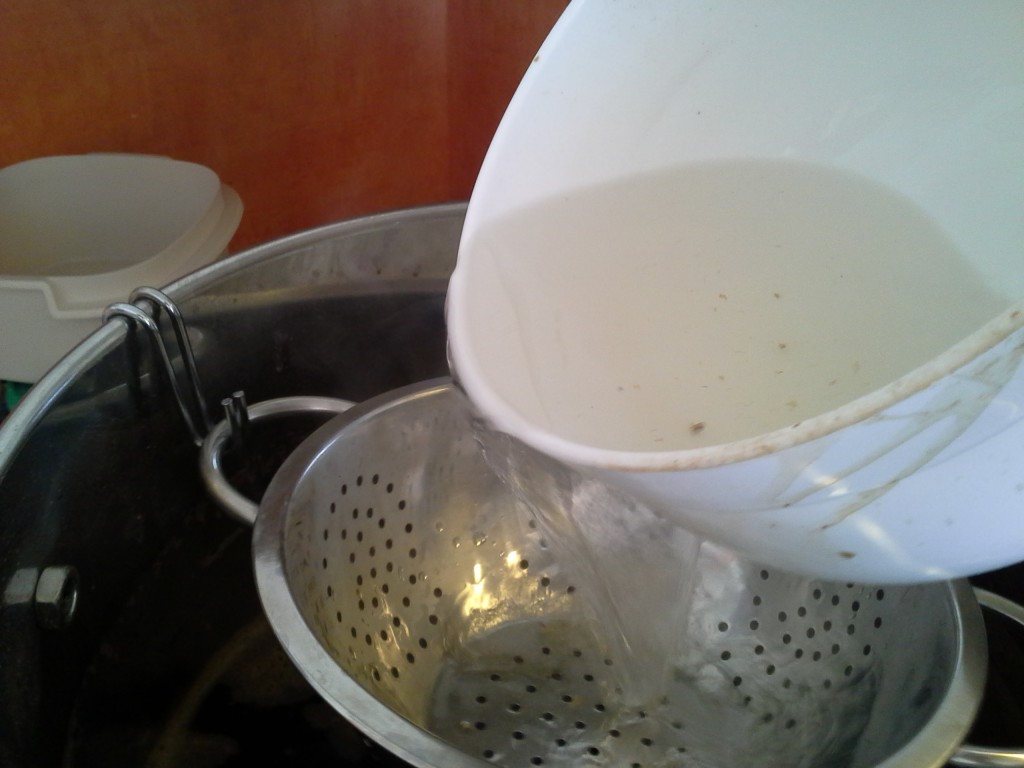Lors de la filtration, ajout de l'eau sans remuer la maîsche